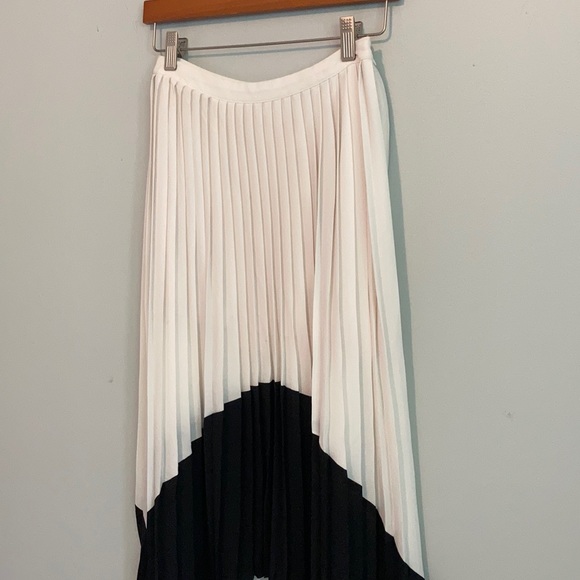 EXPRESS Skirt - Picture 3 of 8